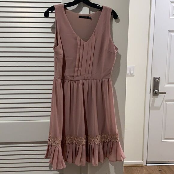Doe & Rae MAUVE V-NECK DRESS - Picture 4 of 5